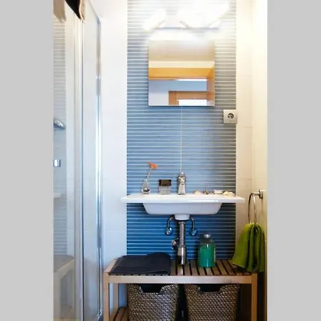 Diseno A Cien Metros Del Mar. *